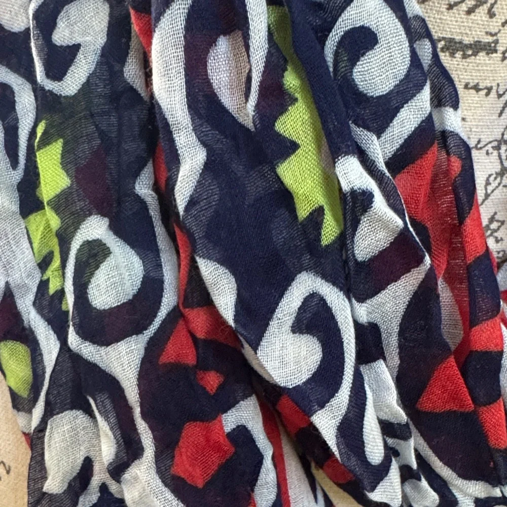 Vera Bradley bold scarf